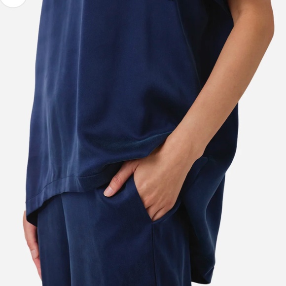LUNYA NWOT Washable Silk Tee Pant Set in Deep Blue Size L - Picture 5 of 5